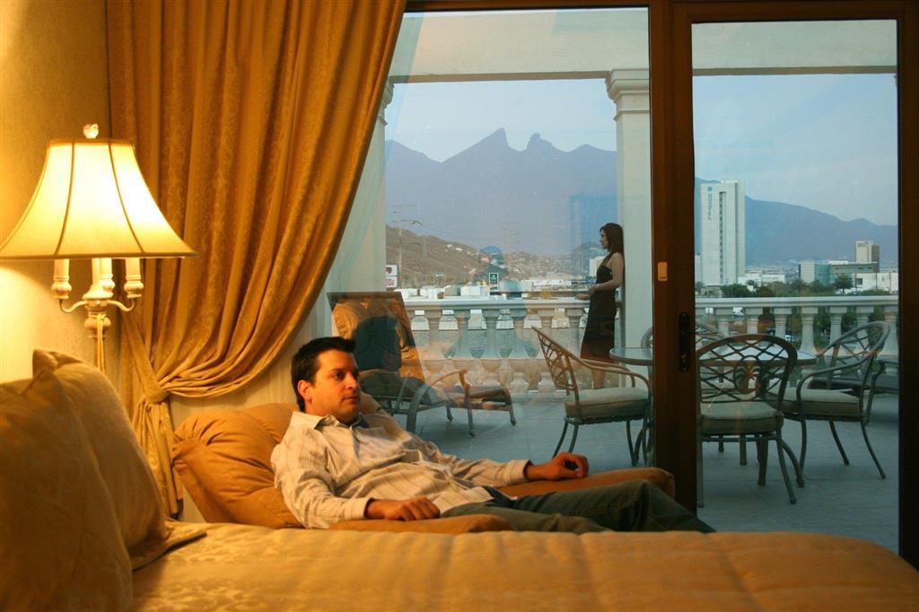 فندق آسفي رويال لاكشري فالي San Pedro Garza Garcia الغرفة الصورة A guest at the Four Seasons Hotel in Santiago, Chile