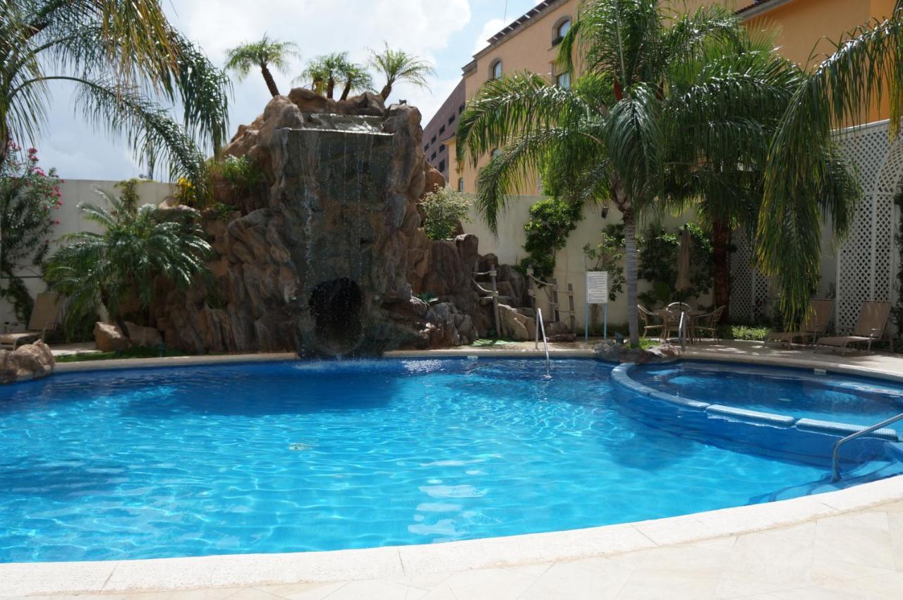فندق آسفي رويال لاكشري فالي San Pedro Garza Garcia المظهر الخارجي الصورة Swimming pool at the hotel
